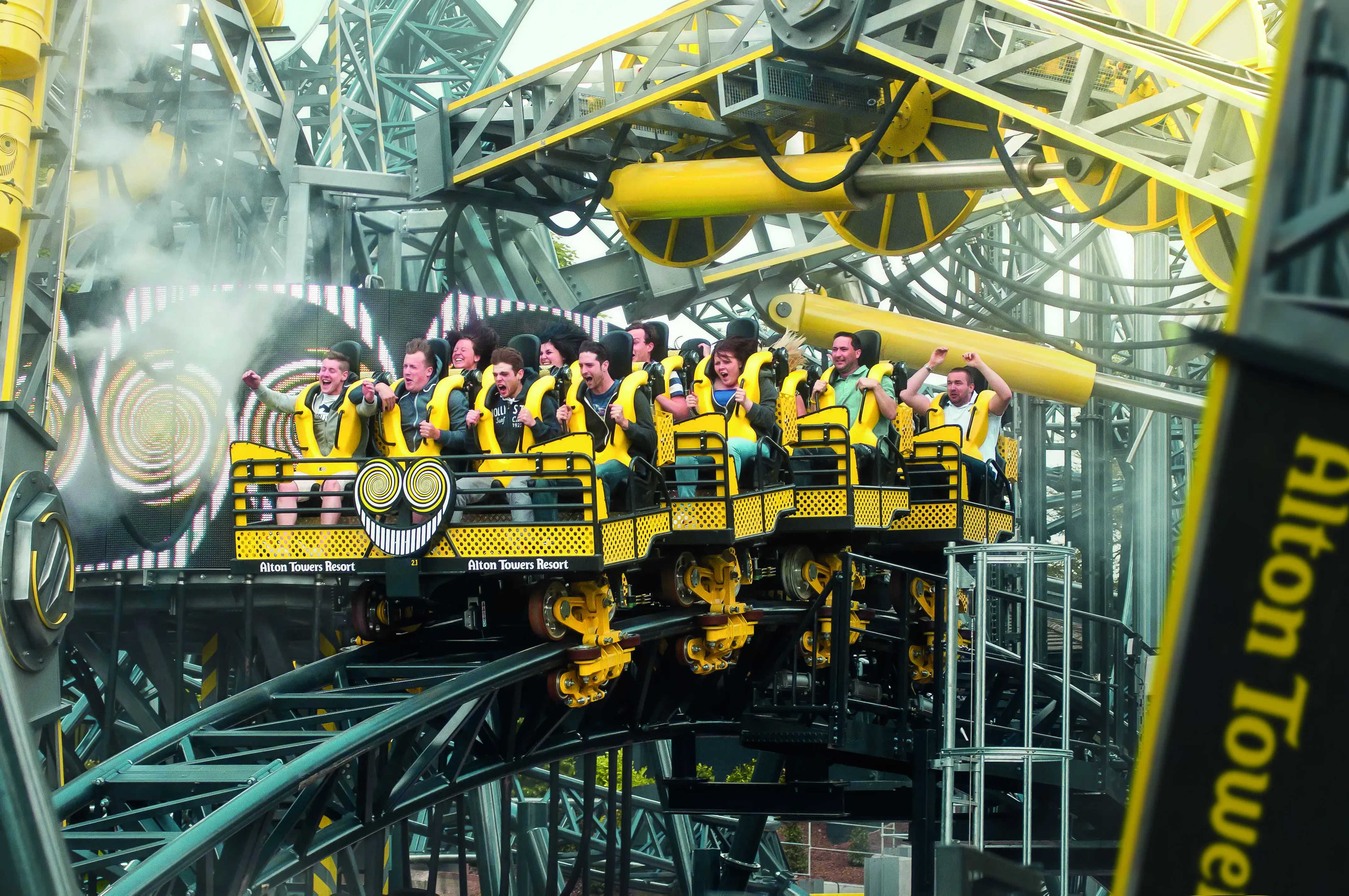 01 Thesmiler Close
