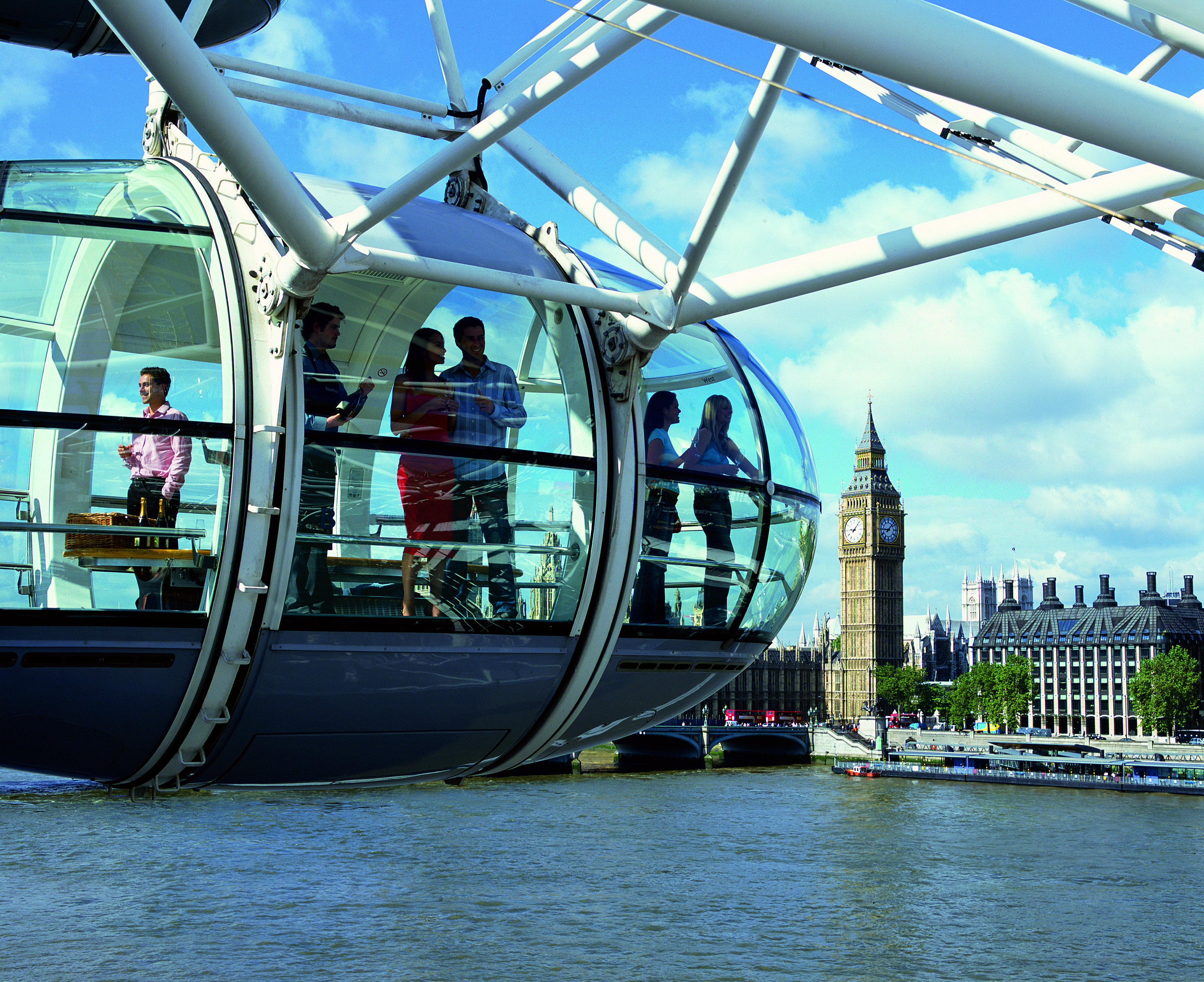 Merlin Entertainments  London Eye turns Green for 'Green Friday