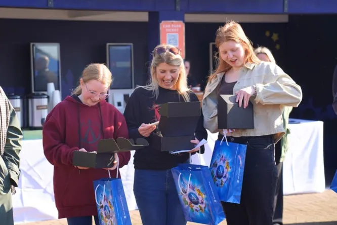 A group of women holding shopping bags

AI-generated content may be incorrect.