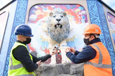 Adding finishing touches to Maximus the Sky Lion LEGO Model in LEGO MYTHICA at the LEGOLAND Windsor Resort